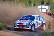 Ford Focus RS WRC в донельзя канонiчной раскраске от Martini, за рулём - МакРей.