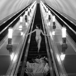 Секс проникает в СССР. Патрик Личфильд в московском метро, 1989 год